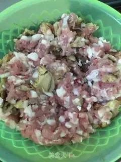 Make Hands on meatballs step 2