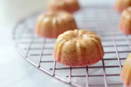 Make SpongeBob cake step 10