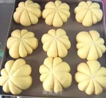Make Autumn of Creative Bread step 25