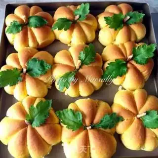 Make Autumn of Creative Bread step 27