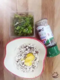 Make The mushroom onion hand tore the bag step 1