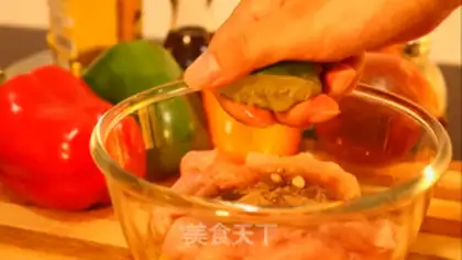 Make Mexican chicken rolls step 2