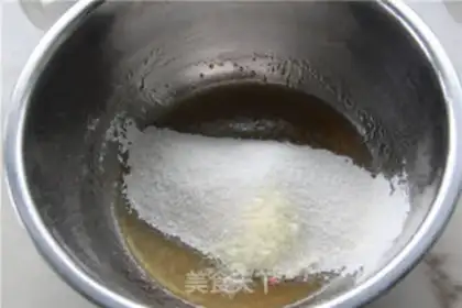 Make Yellow and white lunar pie step 3