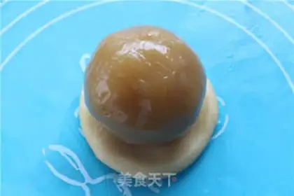 Make Yellow and white lunar pie step 8