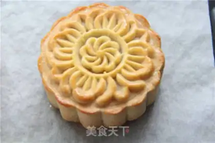 Make Yellow and white lunar pie step 13