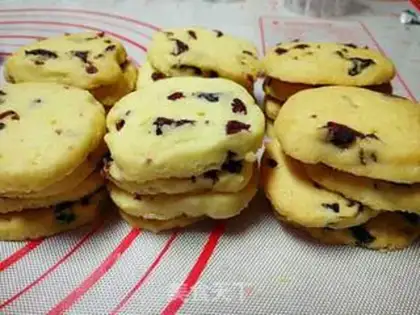 Make Simple cranberry cookies step 7