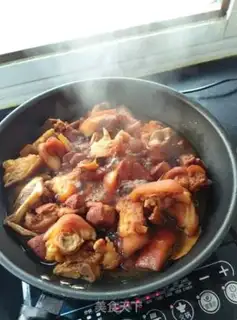 Make Beer and pig feet step 0