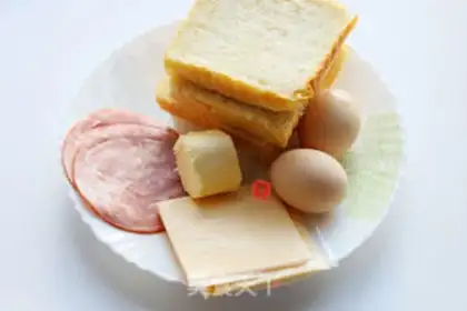 Make Bacon egg toast step 0