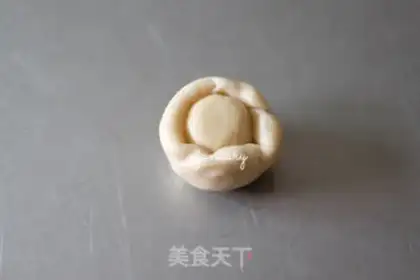 Make Squeeze meat mooncake step 4