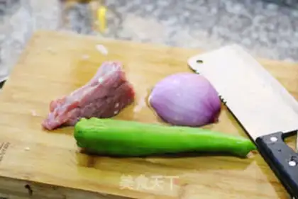 Make Black pepper beef fried onions step 0