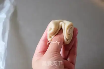 Make Squeeze meat mooncake step 10
