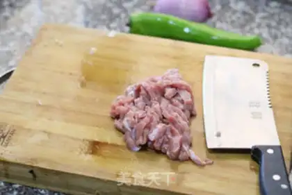 Make Black pepper beef fried onions step 1