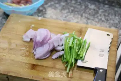 Make Black pepper beef fried onions step 2