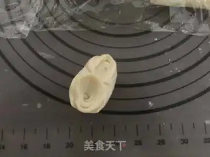 Make Lobster Mooncake step 17