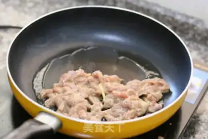 Make Black pepper beef fried onions step 5