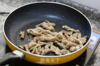 Make Black pepper beef fried onions step 6