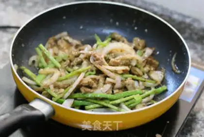 Make Black pepper beef fried onions step 9
