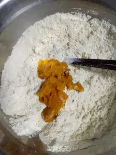 Make Sunflower mooncake step 4
