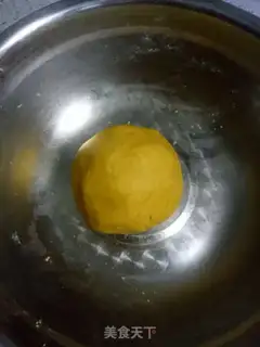 Make Sunflower mooncake step 5