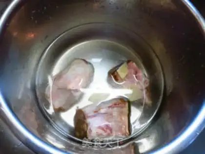 Make Pork soup step 1