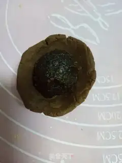 Make Sunflower mooncake step 8