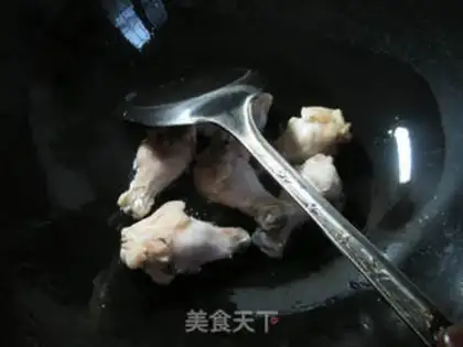 Make Tofu boiled chicken wings step 2