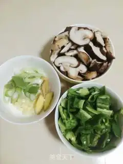 Make Yellow chicken step 0