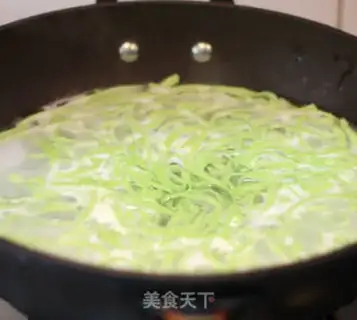 Make Oiled jade noodles step 6