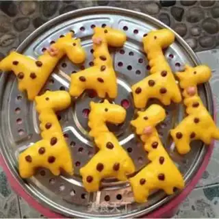 Make Pumpkin giraffe step 2