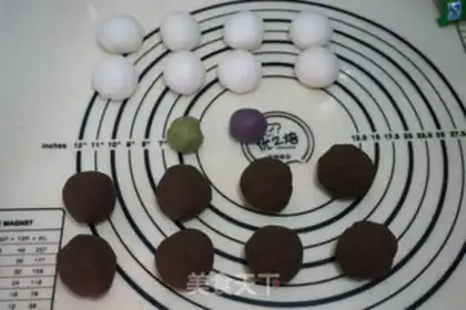 Make Ice-covered red bean mooncake step 5