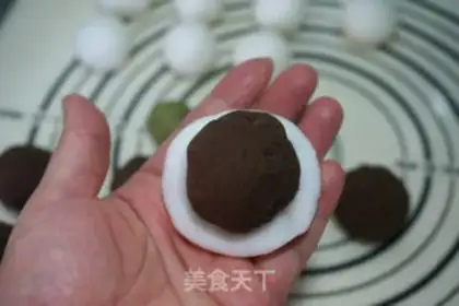 Make Ice-covered red bean mooncake step 6