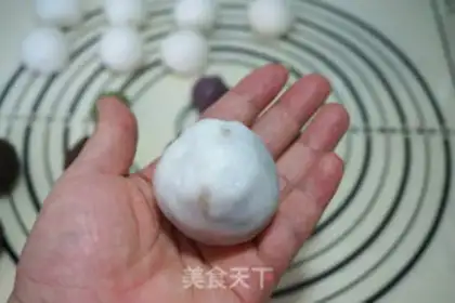 Make Ice-covered red bean mooncake step 7