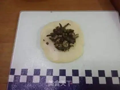 Make Crab-shell buttercake step 19