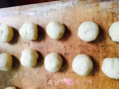 Make The egg yolk mooncake step 5