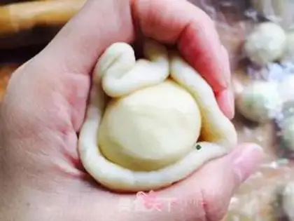 Make The egg yolk mooncake step 8