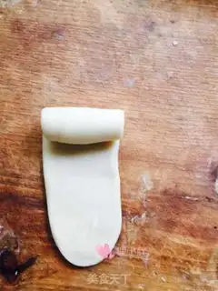 Make The egg yolk mooncake step 15