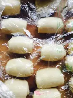 Make The egg yolk mooncake step 16