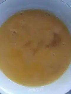 Make Tomato fried eggs step 1