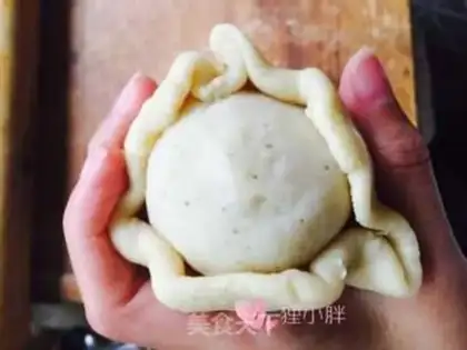 Make The egg yolk mooncake step 20