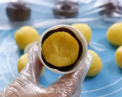 Make Chocolate cheese mooncake step 13
