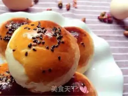 Make The egg yolk mooncake step 25