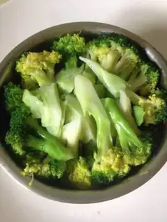 Make Garlic broccoli step 3