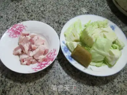 Make Curry curry and cabbage step 0