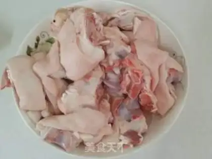 Make Drinking and making pig hoofs step 0