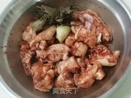 Make Drinking and making pig hoofs step 3