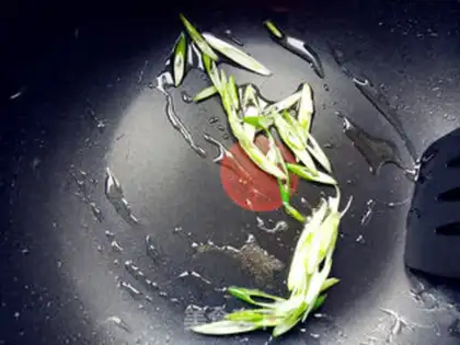 Make Tomato shrimp step 1