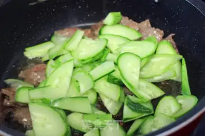 Make Cucumber beef step 3