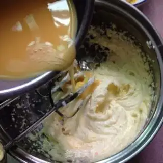 Make A pound cake of clot nuts step 2