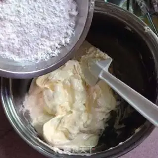 Make A pound cake of clot nuts step 4
