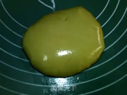 Make A wide-range Penang moon cake step 11